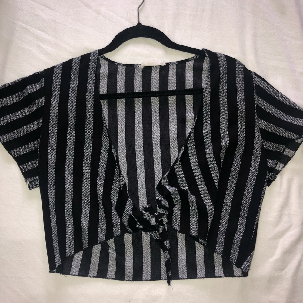 Front tie top